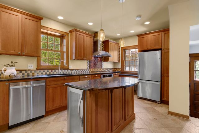 3838 Johnson Avenue, Western Springs, IL 60558