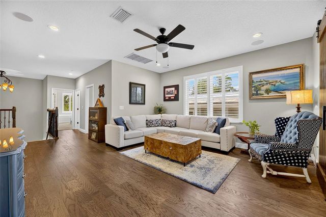 303 W CHAPMAN ROAD, Lutz, FL 33548