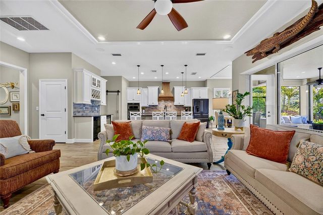 303 W CHAPMAN ROAD, Lutz, FL 33548