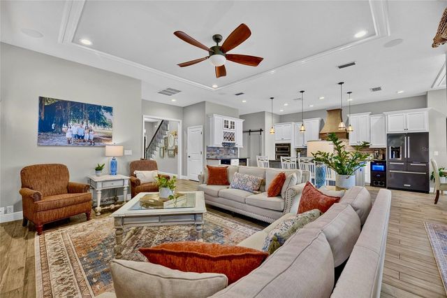 303 W CHAPMAN ROAD, Lutz, FL 33548