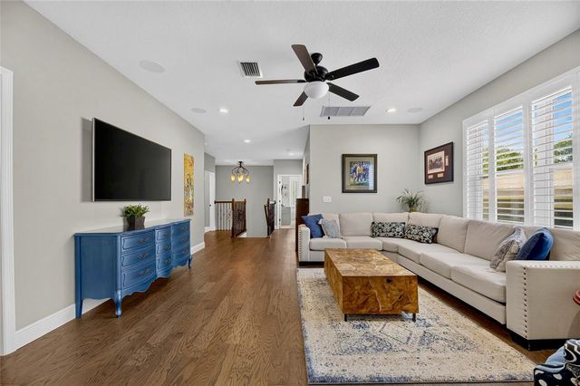 303 W CHAPMAN ROAD, Lutz, FL 33548