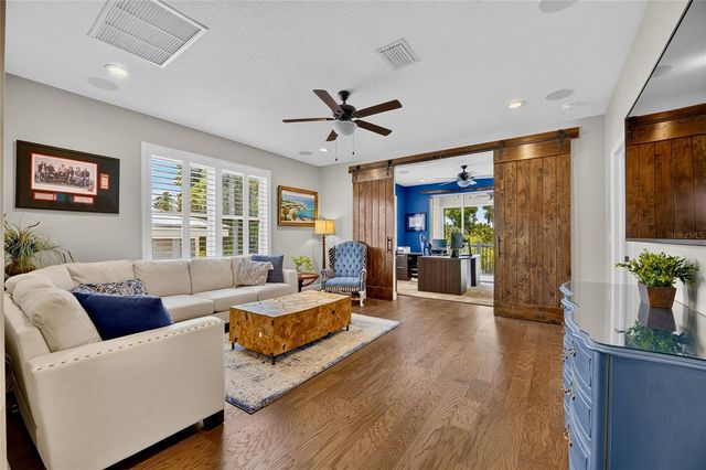 303 W CHAPMAN ROAD, Lutz, FL 33548
