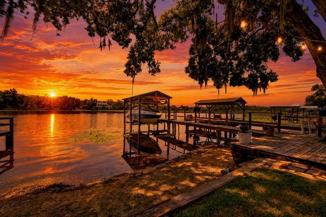 303 W CHAPMAN ROAD, Lutz, FL 33548