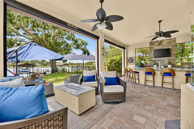 303 W CHAPMAN ROAD, Lutz, FL 33548