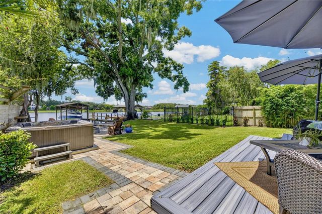303 W CHAPMAN ROAD, Lutz, FL 33548