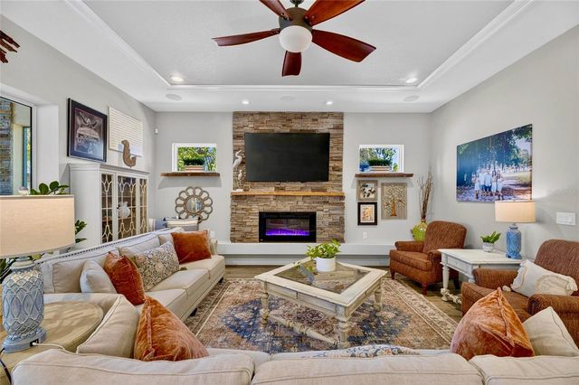 303 W CHAPMAN ROAD, Lutz, FL 33548