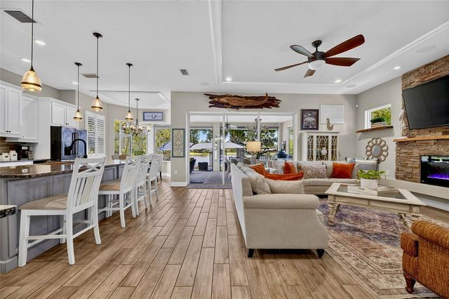 303 W CHAPMAN ROAD, Lutz, FL 33548