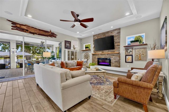 303 W CHAPMAN ROAD, Lutz, FL 33548