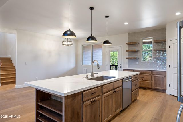 2268 ROUNDABOUT Circle, Overgaard, AZ 85933