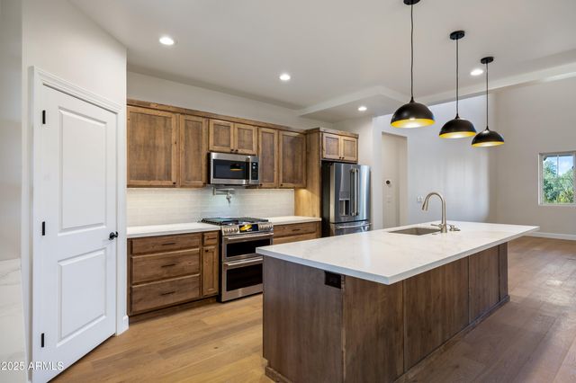 2268 ROUNDABOUT Circle, Overgaard, AZ 85933