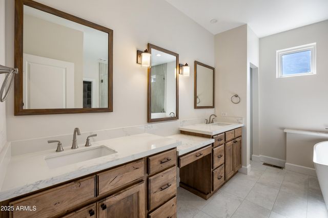 2268 ROUNDABOUT Circle, Overgaard, AZ 85933