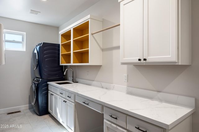 2268 ROUNDABOUT Circle, Overgaard, AZ 85933