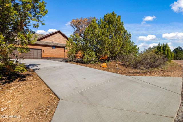2268 ROUNDABOUT Circle, Overgaard, AZ 85933