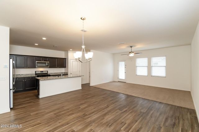 480 W White Sands Drive, San Tan Valley, AZ 85140