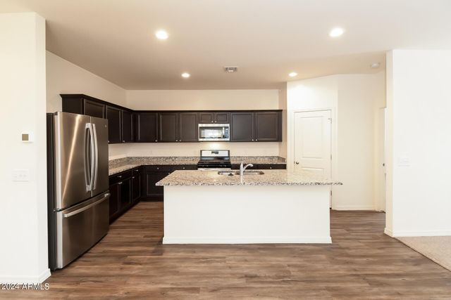 480 W White Sands Drive, San Tan Valley, AZ 85140