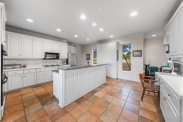 101 Crestline Dr, Kerrville, TX 78028