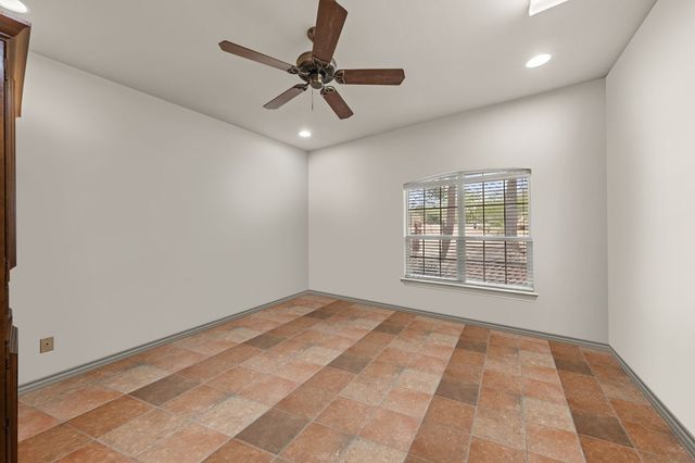 101 Crestline Dr, Kerrville, TX 78028