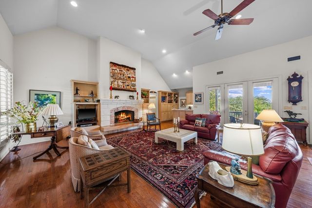 101 Crestline Dr, Kerrville, TX 78028