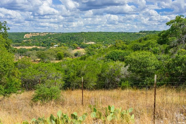 101 Crestline Dr, Kerrville, TX 78028