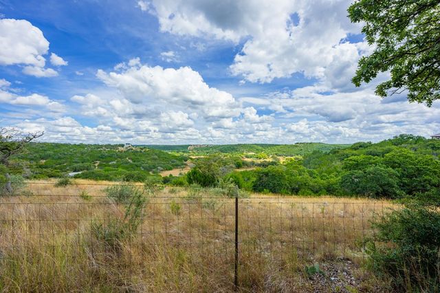 101 Crestline Dr, Kerrville, TX 78028