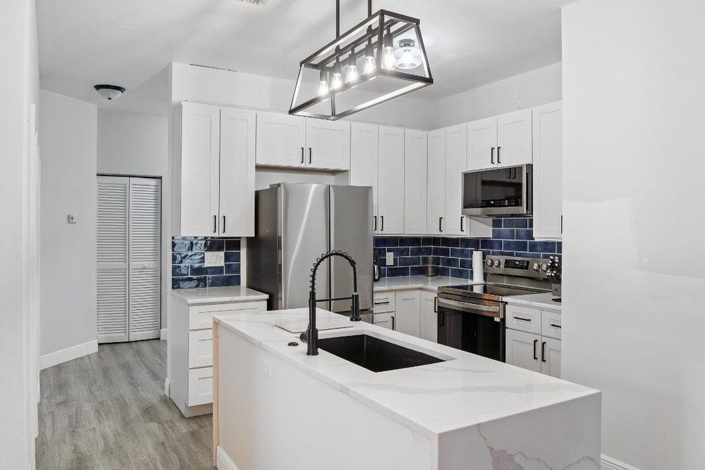 113 Lighthouse Circle H, Tequesta, FL 33469