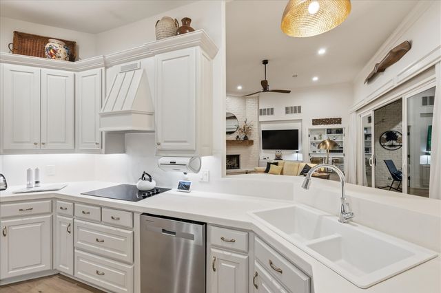 101 W Oak Shores Drive, Cross Roads, TX 76227