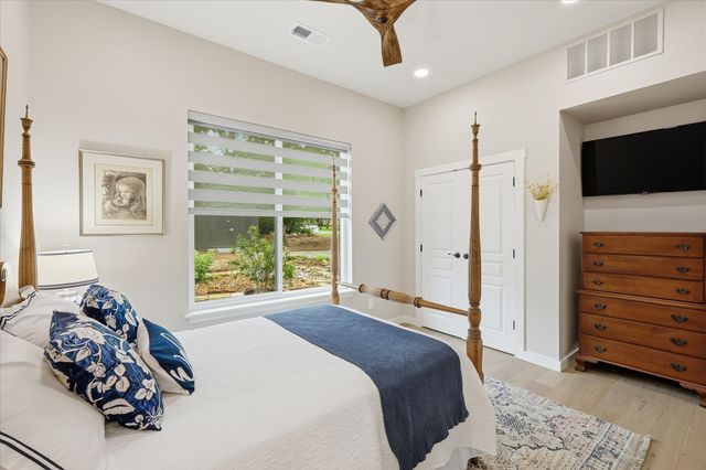 101 W Oak Shores Drive, Cross Roads, TX 76227
