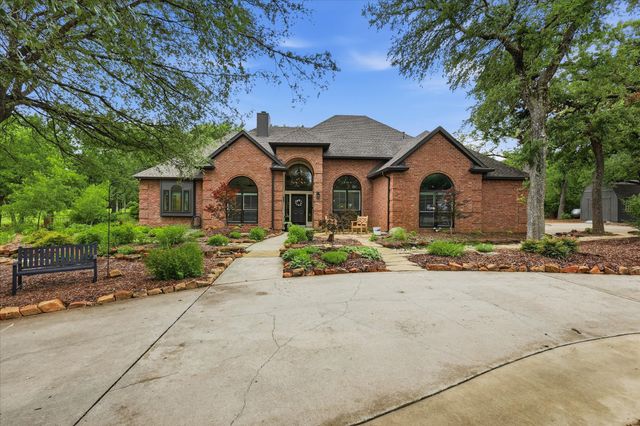 101 W Oak Shores Drive, Cross Roads, TX 76227