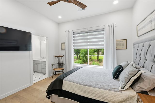 101 W Oak Shores Drive, Cross Roads, TX 76227
