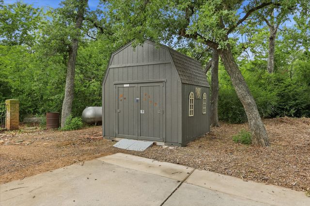 101 W Oak Shores Drive, Cross Roads, TX 76227