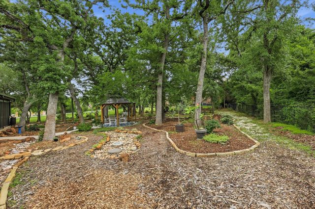 101 W Oak Shores Drive, Cross Roads, TX 76227