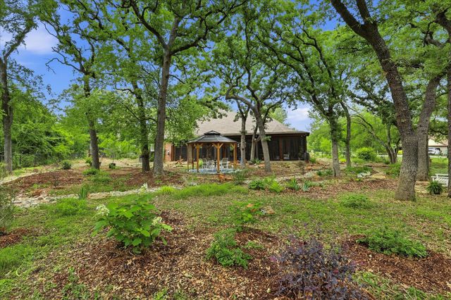 101 W Oak Shores Drive, Cross Roads, TX 76227
