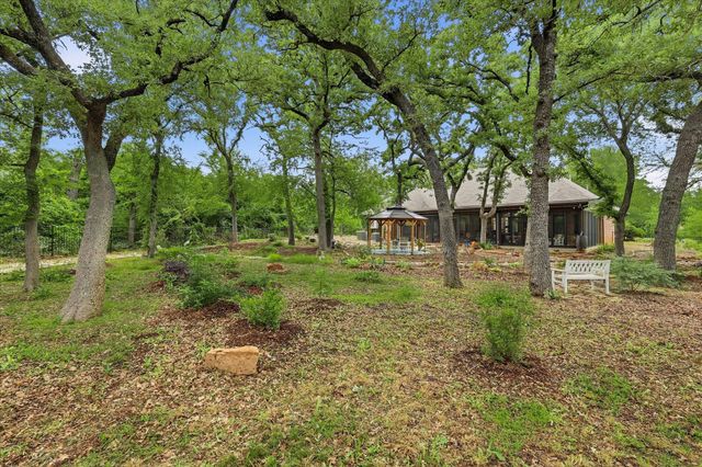 101 W Oak Shores Drive, Cross Roads, TX 76227