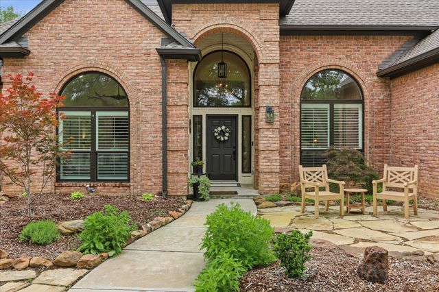 101 W Oak Shores Drive, Cross Roads, TX 76227