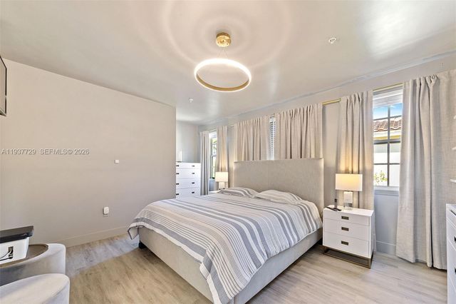 2067 S Ocean Dr TH5, Hallandale Beach, FL 33009