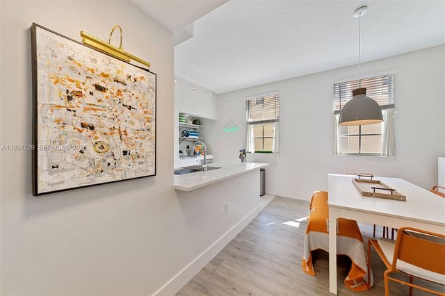 2067 S Ocean Dr TH5, Hallandale Beach, FL 33009