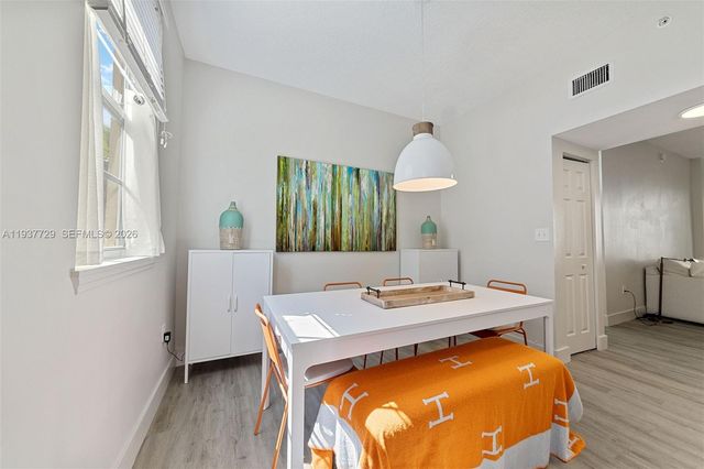 2067 S Ocean Dr TH5, Hallandale Beach, FL 33009