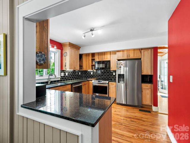 84 Arthur Road, Asheville, NC 28806