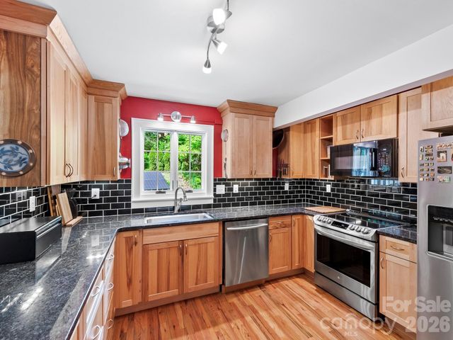 84 Arthur Road, Asheville, NC 28806