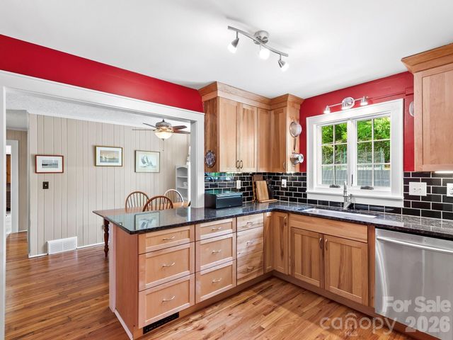 84 Arthur Road, Asheville, NC 28806