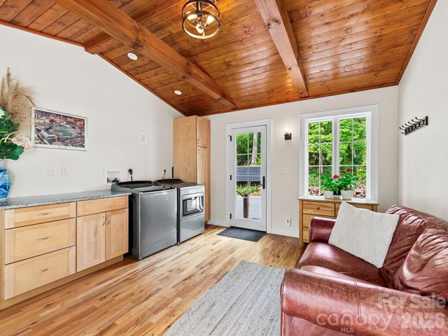84 Arthur Road, Asheville, NC 28806