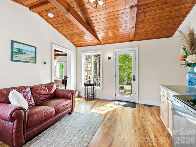 84 Arthur Road, Asheville, NC 28806