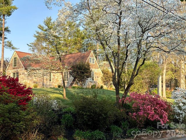 84 Arthur Road, Asheville, NC 28806