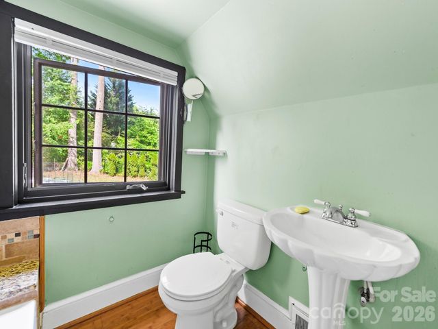 84 Arthur Road, Asheville, NC 28806