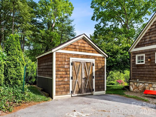 84 Arthur Road, Asheville, NC 28806