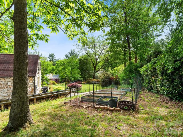 84 Arthur Road, Asheville, NC 28806