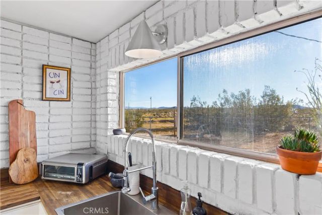 60611 Birdie Ln, Landers, CA 92285