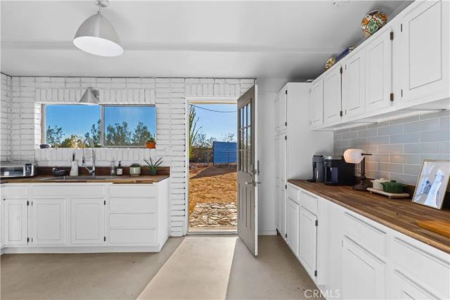 60611 Birdie Ln, Landers, CA 92285