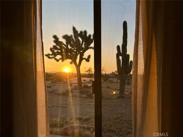 60611 Birdie Ln, Landers, CA 92285
