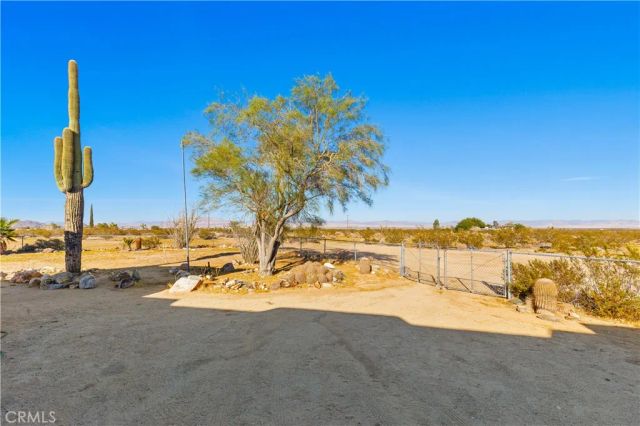 60611 Birdie Ln, Landers, CA 92285